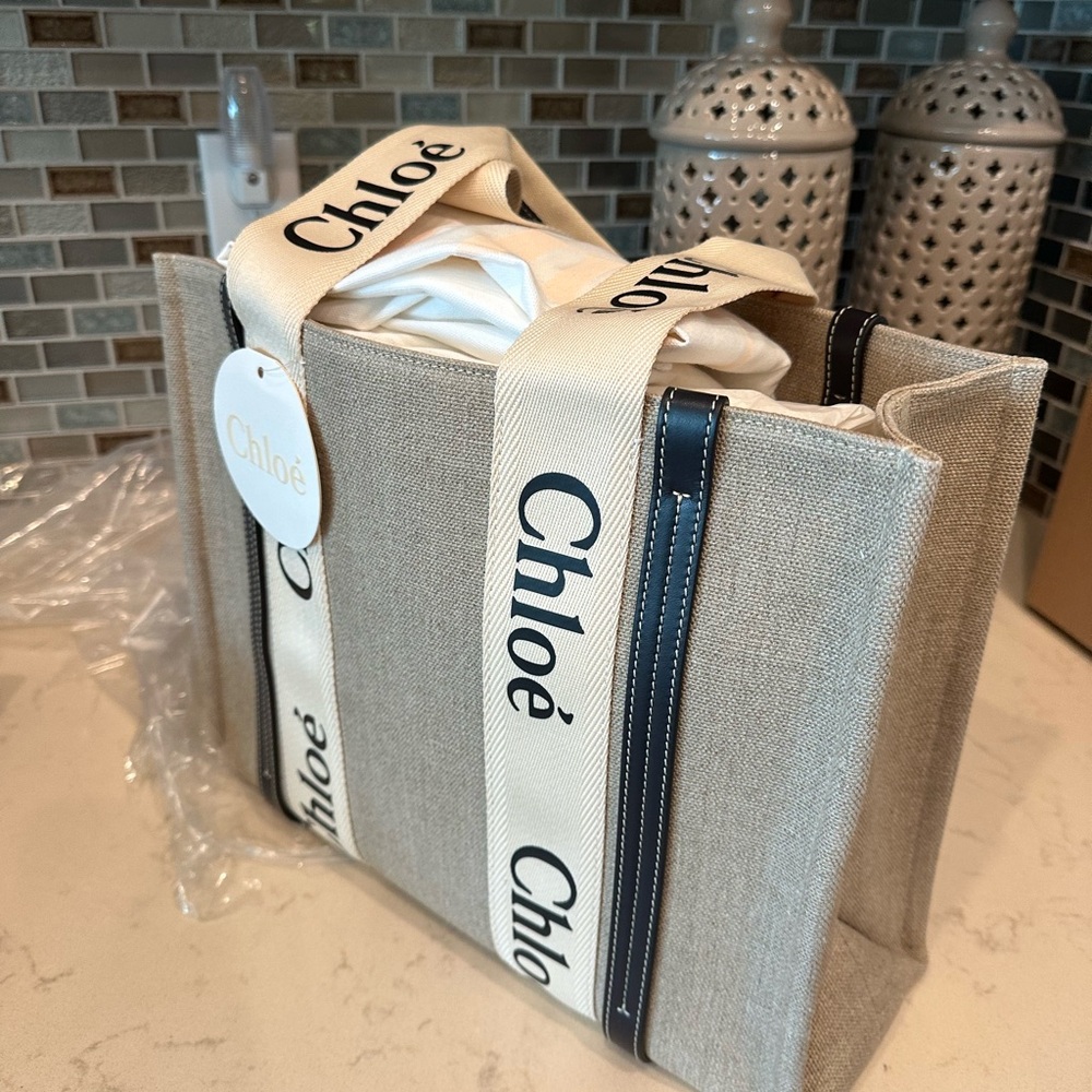 NWT Chloe woody tote medium